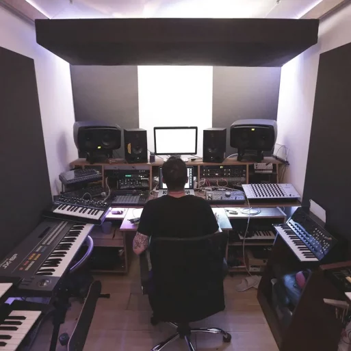 Compact and efficient soundproof studio at Mainyard Studios, London, ideal for podcasting, DJ music production and voiceovers.