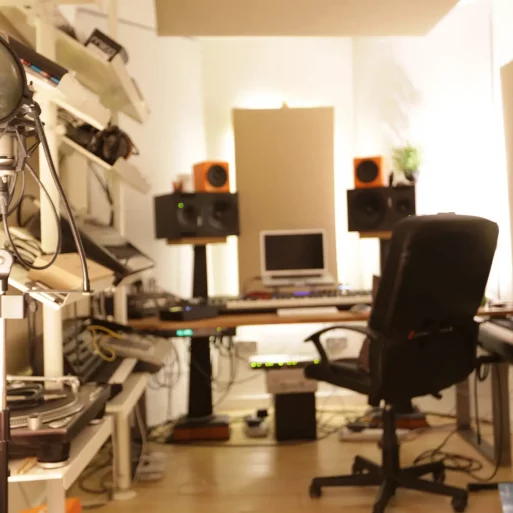Streamlined and minimalist soundproof studio in Mainyard Studios, London, perfect for solo artists and producers.